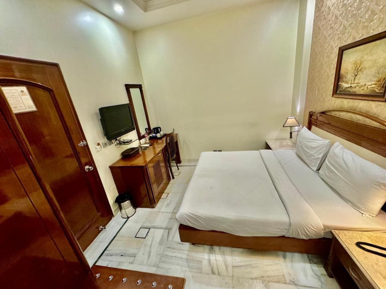 Hotel Florence Inn, Karol Bagh, New Delhi, 2 Min From Metro Экстерьер фото